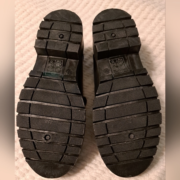 Rouge Helium Loafers Size 8.5 - Picture 5 of 9